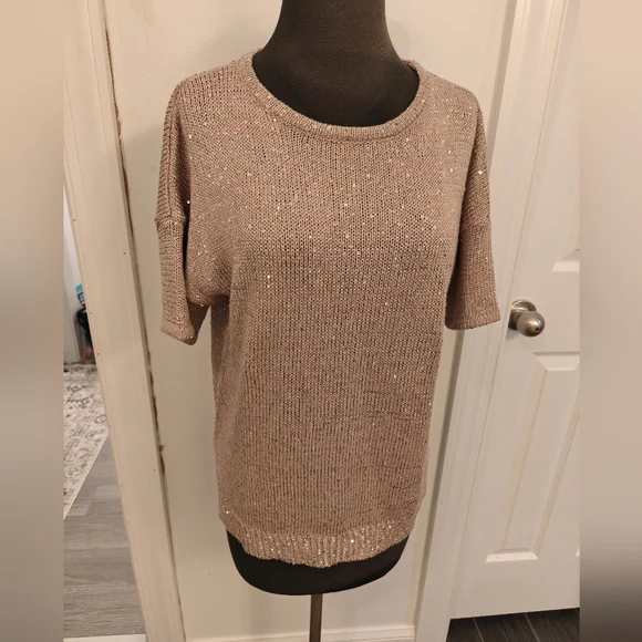 Short sleeve lightweight sequin sweater size Medium - Picture 3 of 9